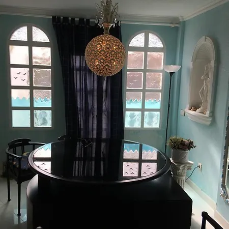 Aparthotel Parque Carolina 3*