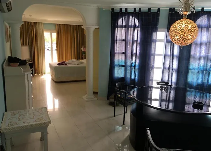 Ξενοδοχείο με διαμερίσματα Parque Carolina Costa Del Silencio